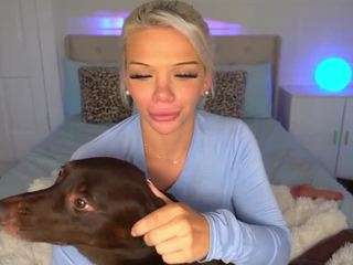 Live cam show with Emma Gray