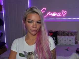 emmagray01 live on CamSoda