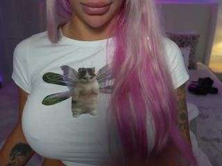 emmagray01 live on CamSoda