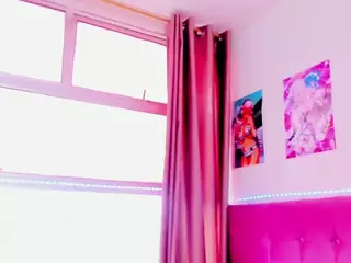 ChiquiPettite's Live Sex Cam Show