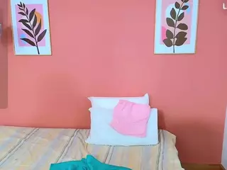 hornyyariadna's Live Sex Cam Show