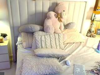 Adeline live webcam show