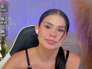 dominiquee25 live webcam show