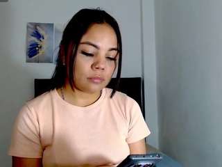 kylieloove webcam model