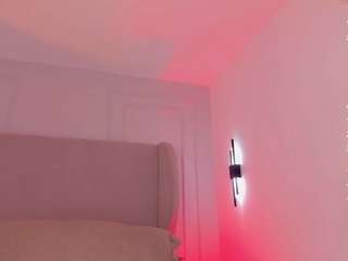 luisah-at-home webcam