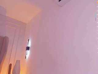 luisah-at-home webcam