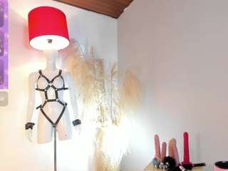 connie-cutee's live room