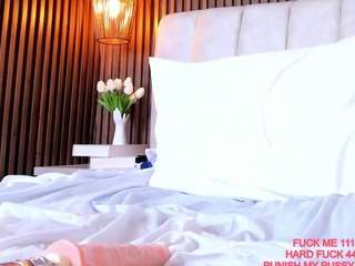 ashleyy-23's CamSoda show and profile