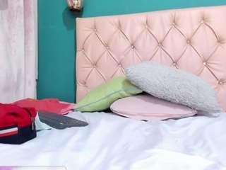 tinnaflirt1 Live Webcam on CamSoda