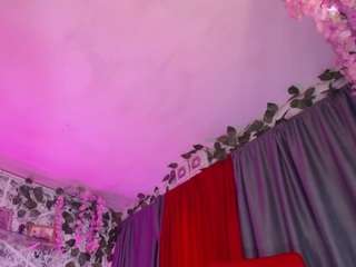 This model is live right now. exotika6969