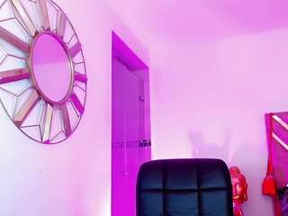 le modèle sabrinadiosa est en webcam porno dans un show sur le site camsoda, il possède les tags suivants: black hair,brown eyes,dirty talk,drinking,lean,orgasm,smoking,spank,tattoos,tease,hd,small-tits