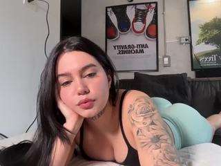 Live webcam model harveymiiller on Soda Cams