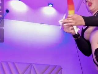 emmaswift's CamSoda show and profile