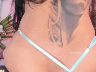 ohyesly's CamSoda show and profile