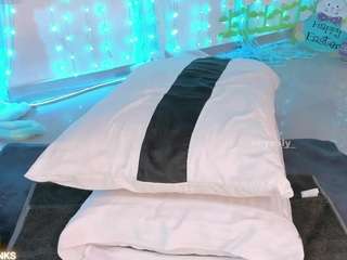 ohyesly's CamSoda show and profile