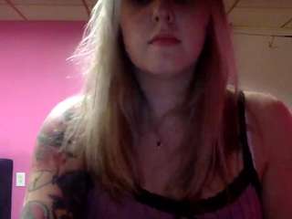 thicc-tattooed-bitch webcam