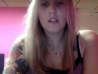 thicc-tattooed-bitch webcam