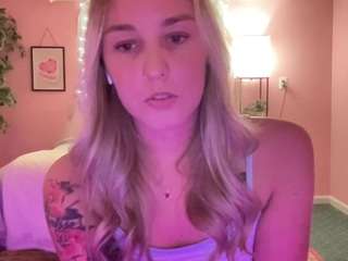 thicc-tattooed-bitch live cam