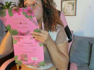 whitneyanderson18's CamSoda show and profile