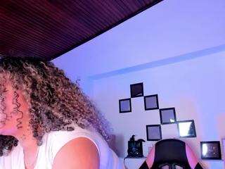 whitneyanderson18 webcam