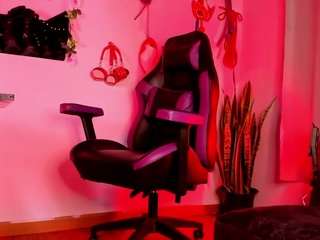 whitneyanderson18's CamSoda show and profile