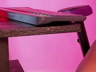 whitneyanderson18's CamSoda show and profile