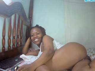 queenloovee Live Webcam on CamSoda