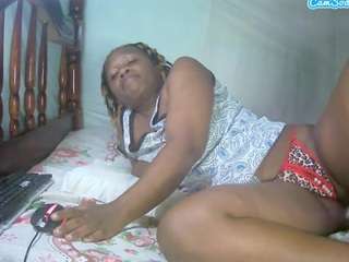 queenloovee's CamSoda show and profile