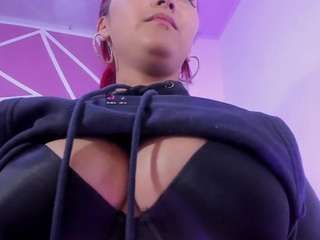 lucybeatifull's CamSoda show and profile