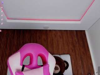 lucybeatifull live webcam show