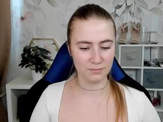 This model is live right now. meganxcute
