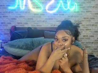 Live webcam model siennadivyne on Soda Cams