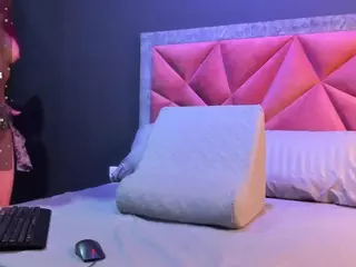 MIA's Live Sex Cam Show