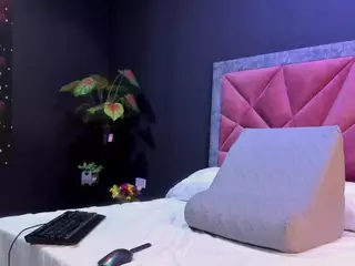 MIA's Live Sex Cam Show