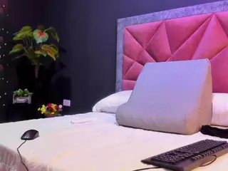 MIA's Live Sex Cam Show