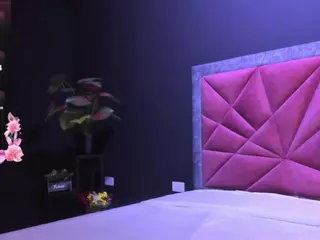 MIA's Live Sex Cam Show