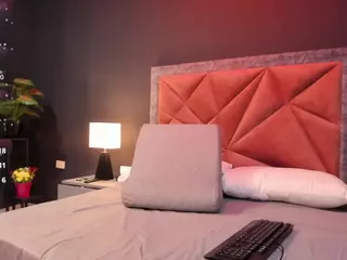 MIA's Live Sex Cam Show