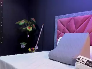 MIA's Live Sex Cam Show