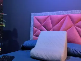 MIA's Live Sex Cam Show