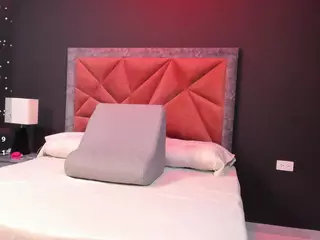 MIA's Live Sex Cam Show