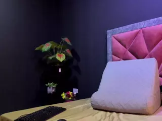 MIA's Live Sex Cam Show