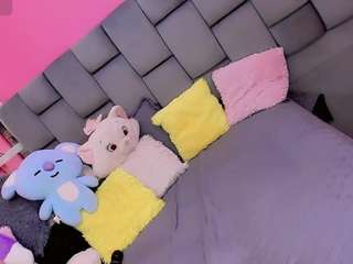 aliisson-doll Live Webcam on CamSoda