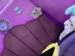 aliisson-doll's CamSoda show and profile