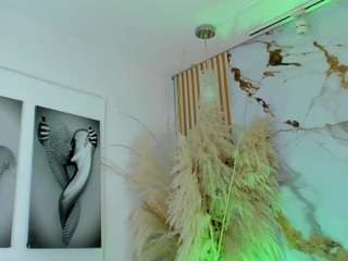 ariannathonson Live Webcam on CamSoda