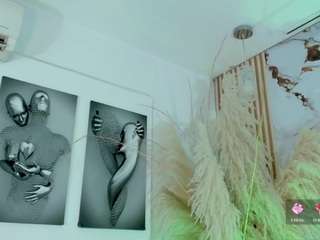 ariannathonson Live Webcam on CamSoda