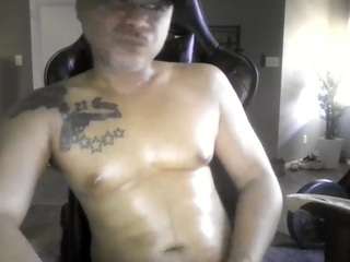 le modèle forevercoolon est en webcam porno dans un show sur le site camsoda, il possède les tags suivants: hd