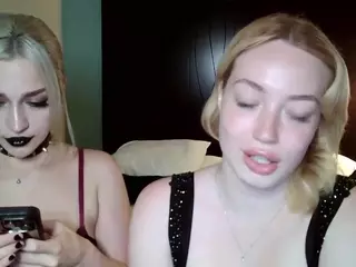 Lucia X and Gigi's Live Sex Cam Show