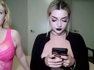 Lucia X and Gigi's Live Sex Cam Show