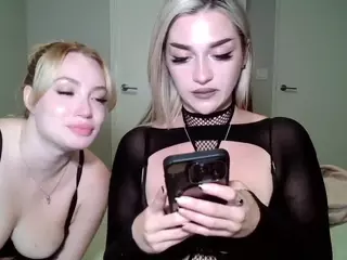 Lucia X and Gigi's Live Sex Cam Show