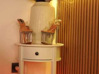 kimybroox's CamSoda show and profile